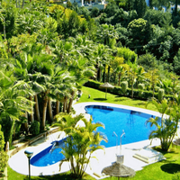 &copy; Landscape Group ★★★★★ (17)